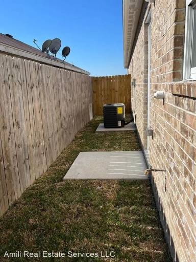 Main picture of 3207 Luz Divina St