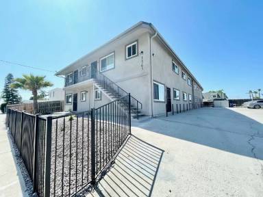 Main picture of 1141 E 7th St