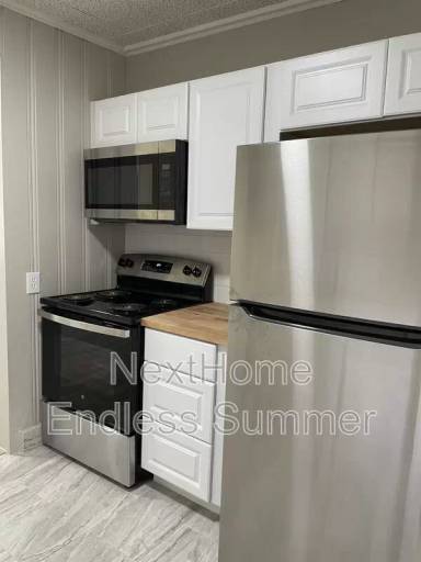 Main picture of 63 56th St E