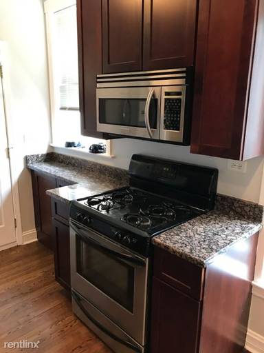Main picture of 3657 N Damen Ave