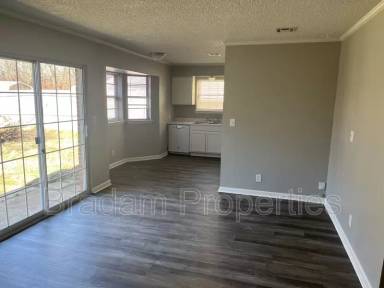Main picture of 412 N Carlsbad St
