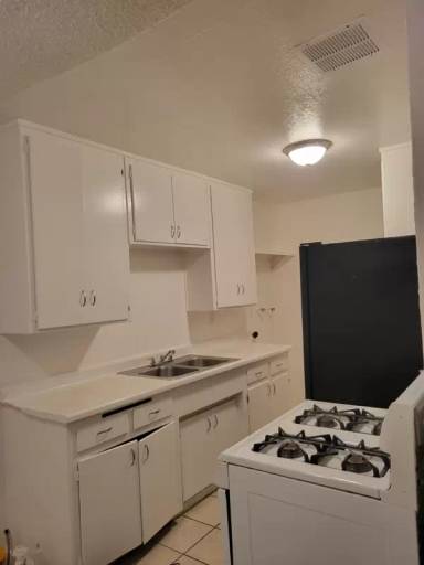 Main picture of 648 W Buena Vista St