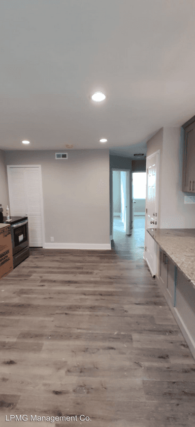 Main picture of 1422 67th Ave
