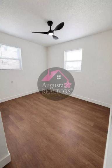 Main picture of 5410 Laguna Dr