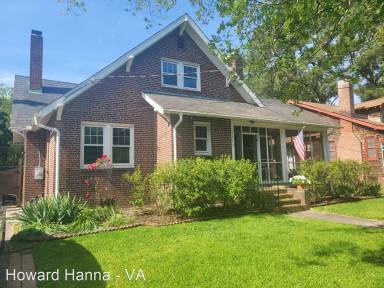 Main picture of 1511 Versailles Ave