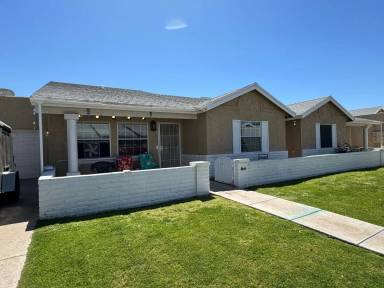 Main picture of Lindsay Palms Apartments