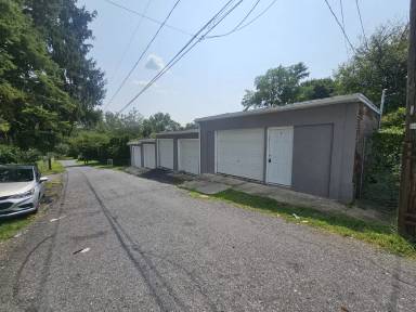 Main picture of 1107 S Hall St