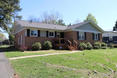 Main picture of 1615 Emerywood Dr