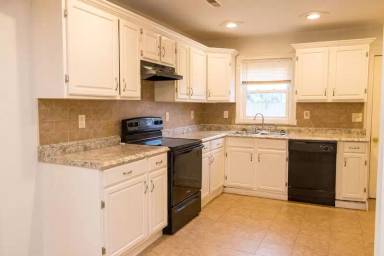 Main picture of 604 S Cherokee St