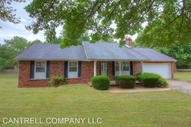 Main picture of 720 S Scott Cir