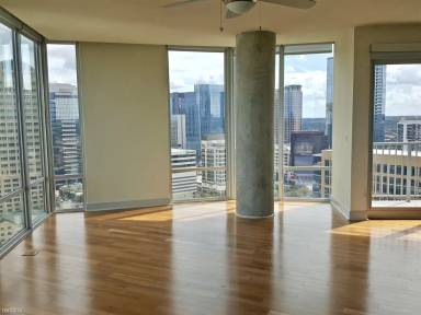 Main picture of 601 W 6th St