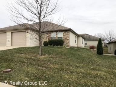 Main picture of 104 SE Rose Garden Ln