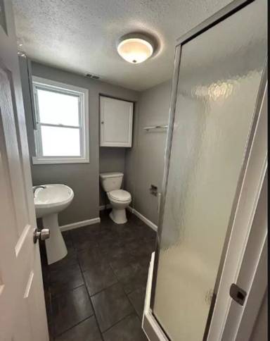 Main picture of 20 Leonard Dr