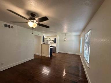Main picture of 2211 S Vernon Ave