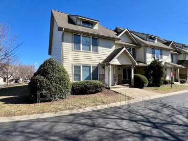 Main picture of 80 Rotunda Cir