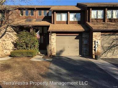 Main picture of 1744 Falcon Dr