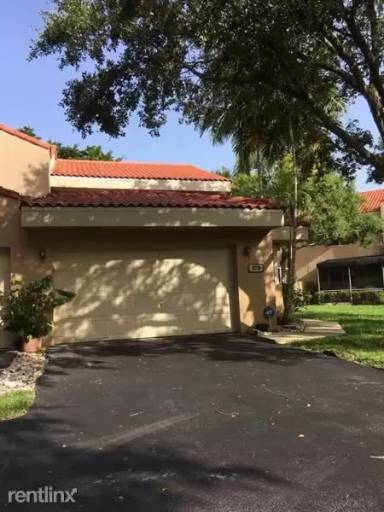 Main picture of 578 N University Dr