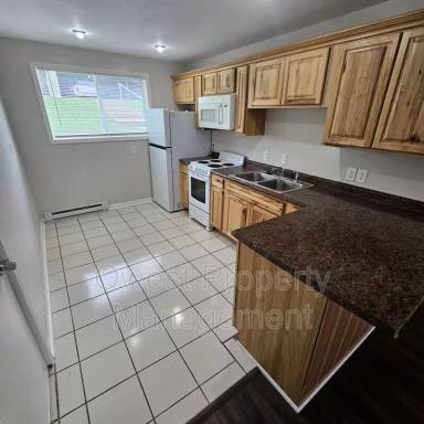 Main picture of 405 E Woodlawn Ave