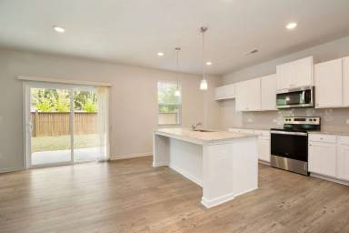 Main picture of 19 Springwood Ln