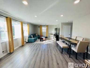 Main picture of 534 E Washington Ave
