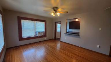 Main picture of 301 S 18 - 6