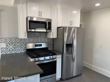 Main picture of 2818 Silver St