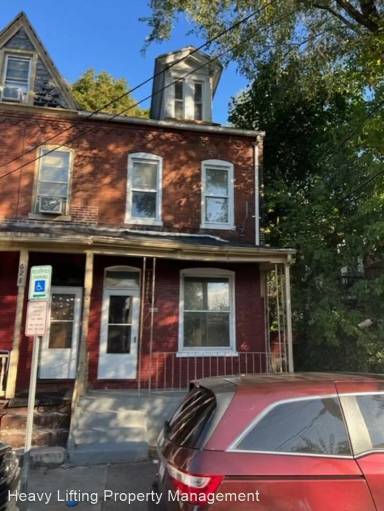 Main picture of 630 Oxford St