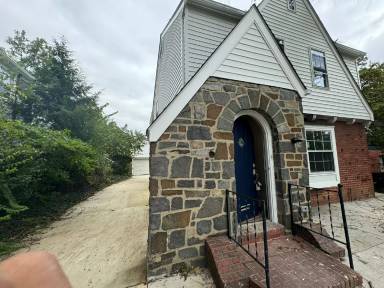 Main picture of 1409 N Wakefield St
