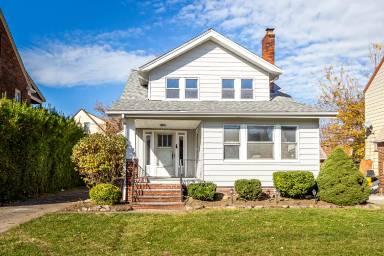 Main picture of 19151 S Lake Shore Blvd