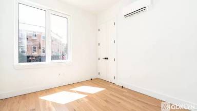 Main picture of 489 Grand St