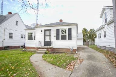 Main picture of 2851 S 109th St