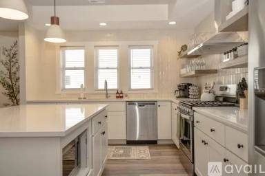Main picture of 512 S Lake Ave
