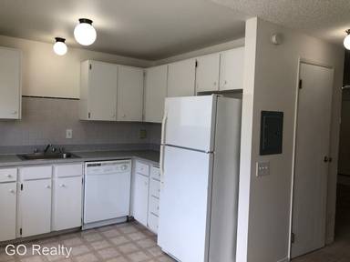 Main picture of 685 SE Ireland St