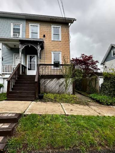 Main picture of 27 E 6th St