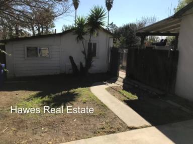 Main picture of 9355 1/2 La Grande St