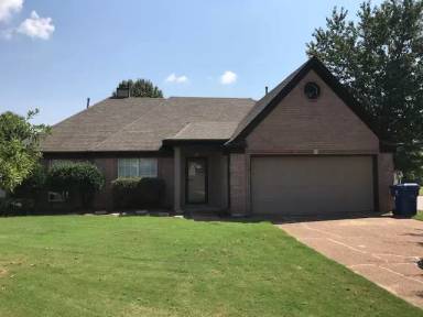 Main picture of 10 Center Oak Cv