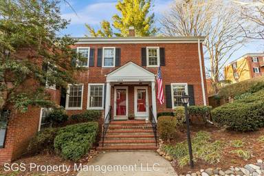 Main picture of 2829 S Columbus St