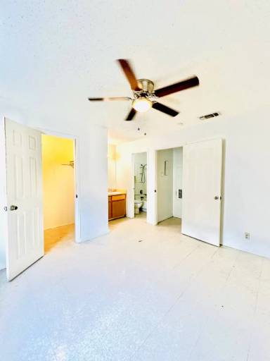 Main picture of 1630 W Woodlawn Ave