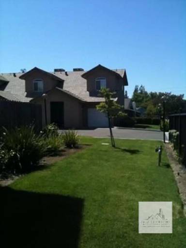 Main picture of 1014 E Ashlan Ave