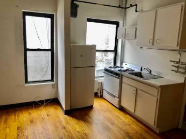 Main picture of 326 E 14th St