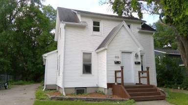 Main picture of 915 7th Ave S