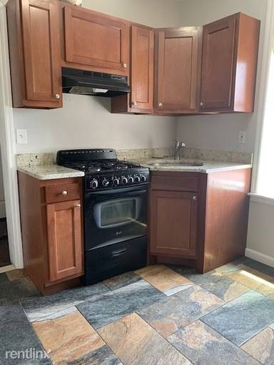 Main picture of 490 Tremont Ave