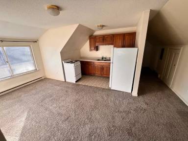 Main picture of 752 Middle St
