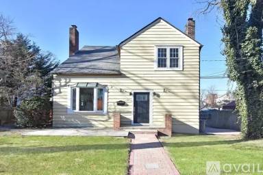 Main picture of 19 Longmeadow Rd