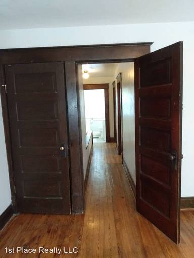 Main picture of 2556 Indianola Ave