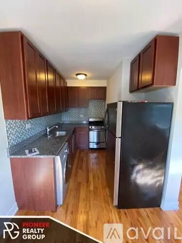 Main picture of 550 W Arlington Pl Apartments