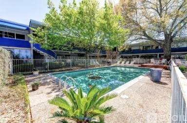 Main picture of 3271 Sul Ross St