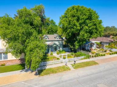 Main picture of 1529 Oak St