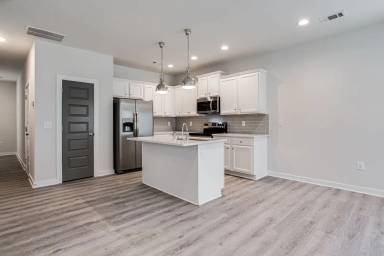 Main picture of 703 W Vincent Dr