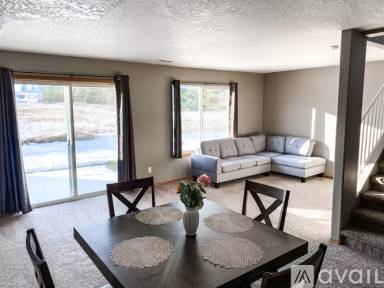 Main picture of 3208 Meadow Glen Ln